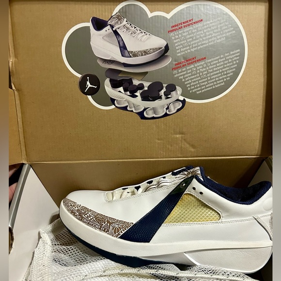 Jordan Low 20s - Sz 9 - Picture 3 of 6